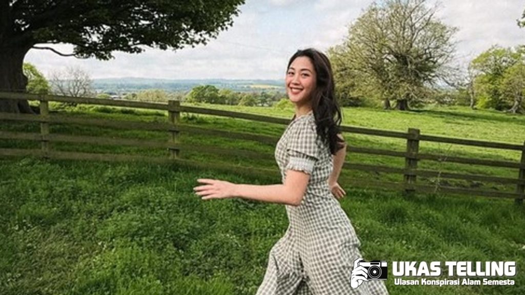 Sherina Munaf di Skotlandia Senyumnya Bikin Gagal Fokus!