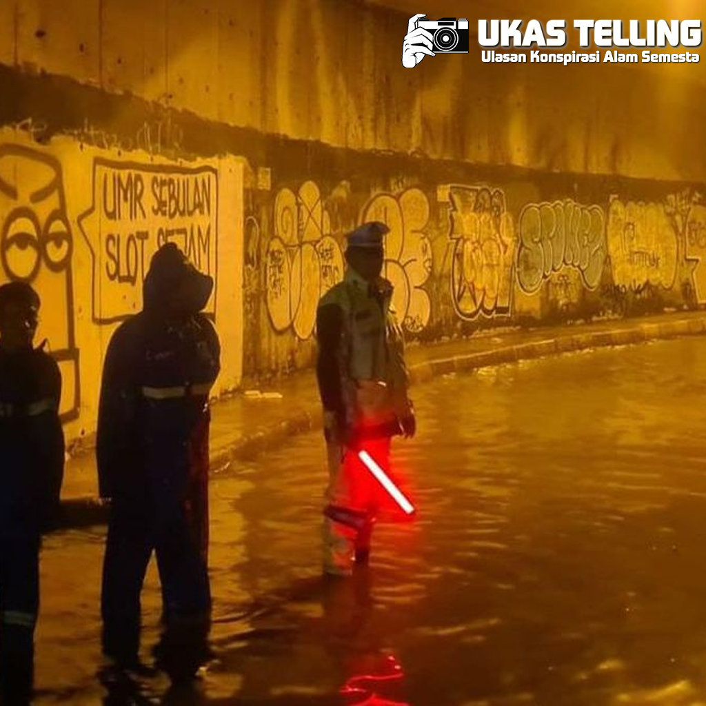 Kolong Tol Meruya Tergenang Warga Cemas dan Terjebak!