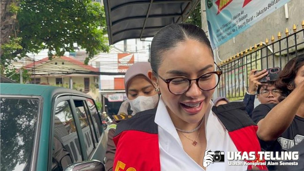 Nikita Mirzani Lawan Dakwaan Momen Diborgol Bikin Heboh