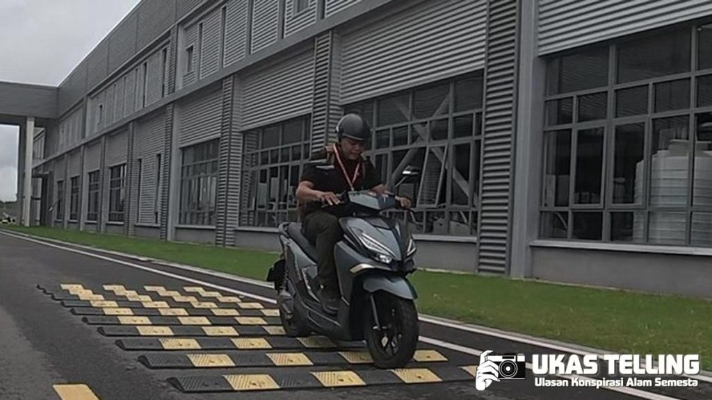 Jajal Yadea Velax Motor2 Listrik Praktis dan Stylish