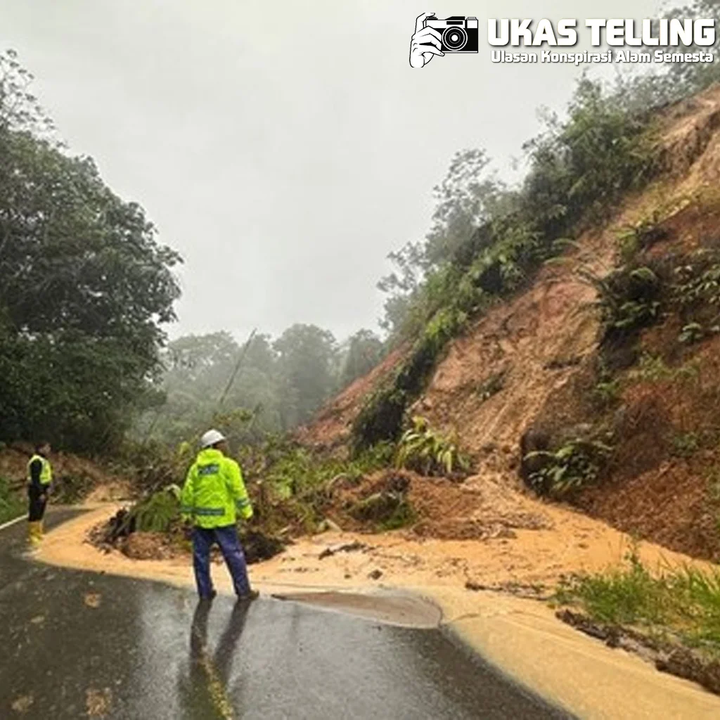Jalan Lintas Baru ini Tarutung-Sibolga Tertimbun 1 Longsor!