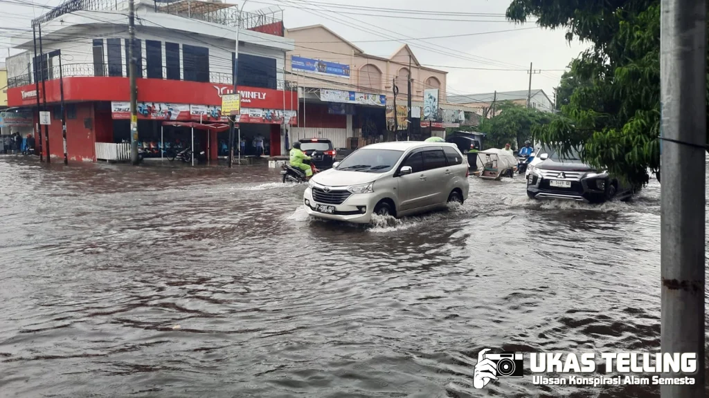 Banjir Situbondo: Pantura Terendam, 5 Kecamatan Penuh