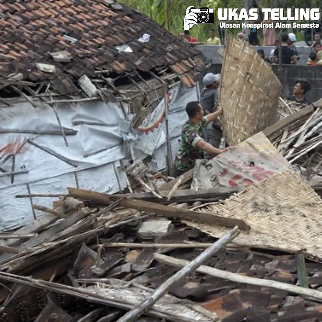 Angin Kencang Terjang Tulungagung! 10 Rumah Rusak!