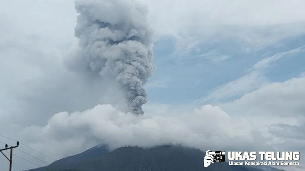 Gunung Lewotobi Erupsi, dalam Abu Capai 1.2 Km